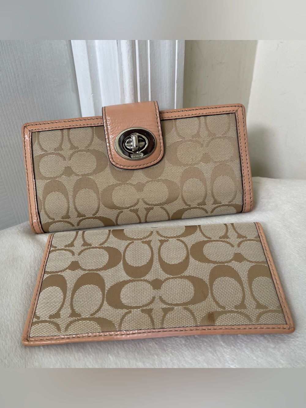 Coach Signature turnlock Wallet with Blush Trim